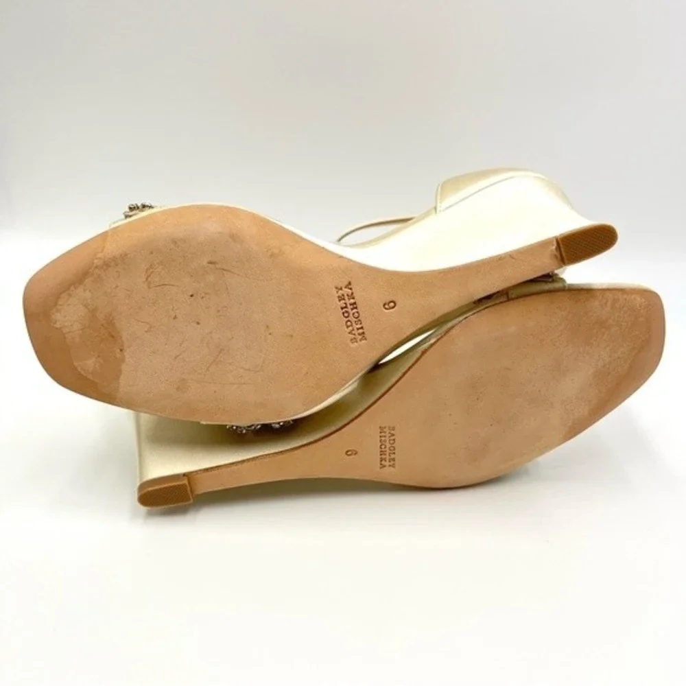 Badgley Mischka Size‎ 6 Aliyah Ivory Satin Jeweled Wedge Sandals Shoes Heels